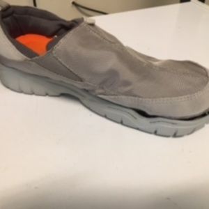 Bought from @dinorahperea who Reposhed shoes. They fell apart within 3 days.